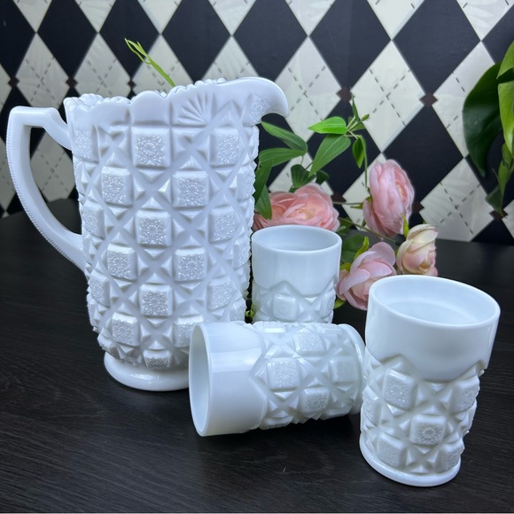 Moon & Stars Milk Glass Pitcher and 3 Tumblers Set L.E. Smith Vintage Luxury - Picture 3 of 7